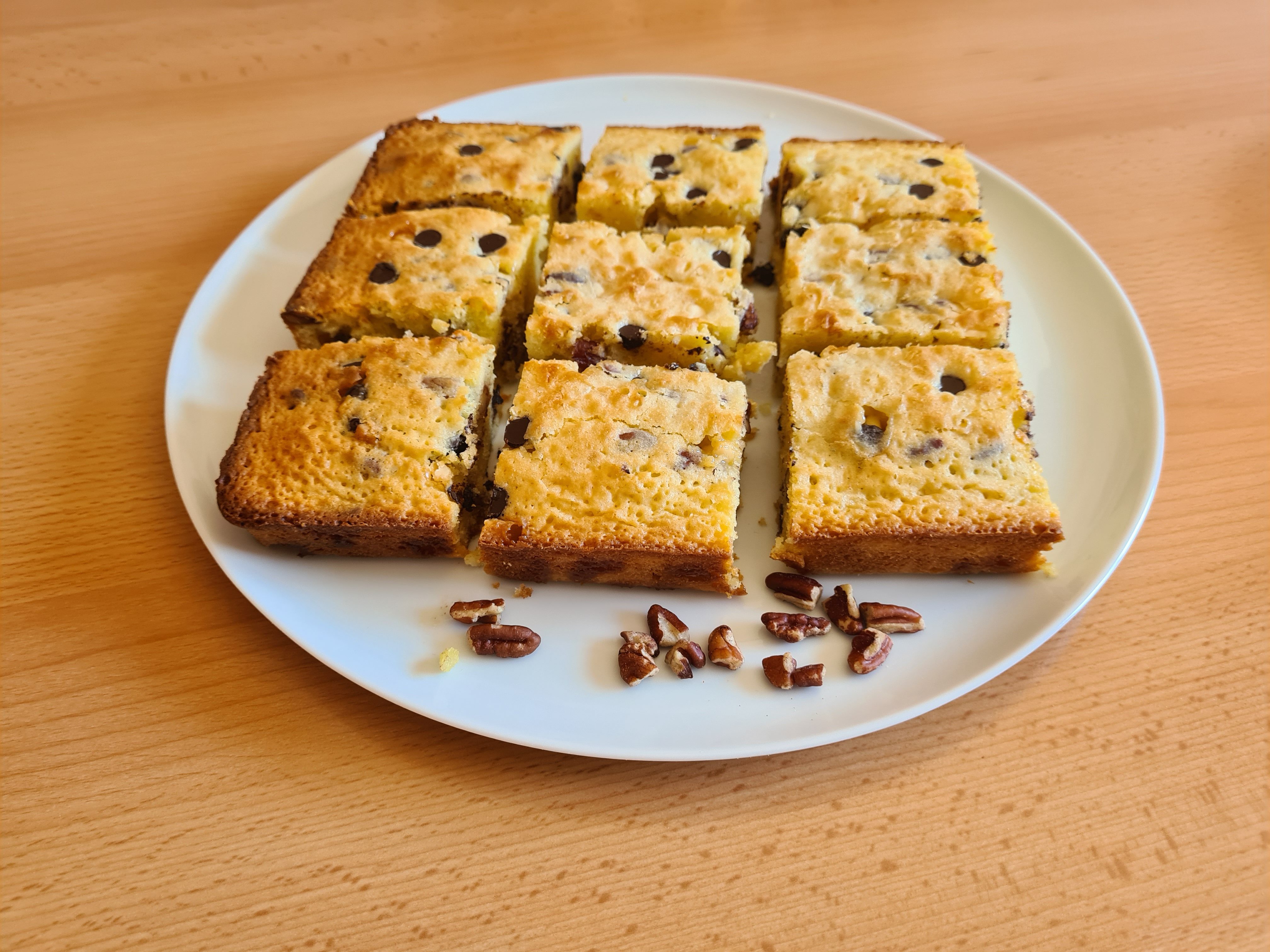 Brownie au chocolat blanc, noix de pécan, pépites bicolores